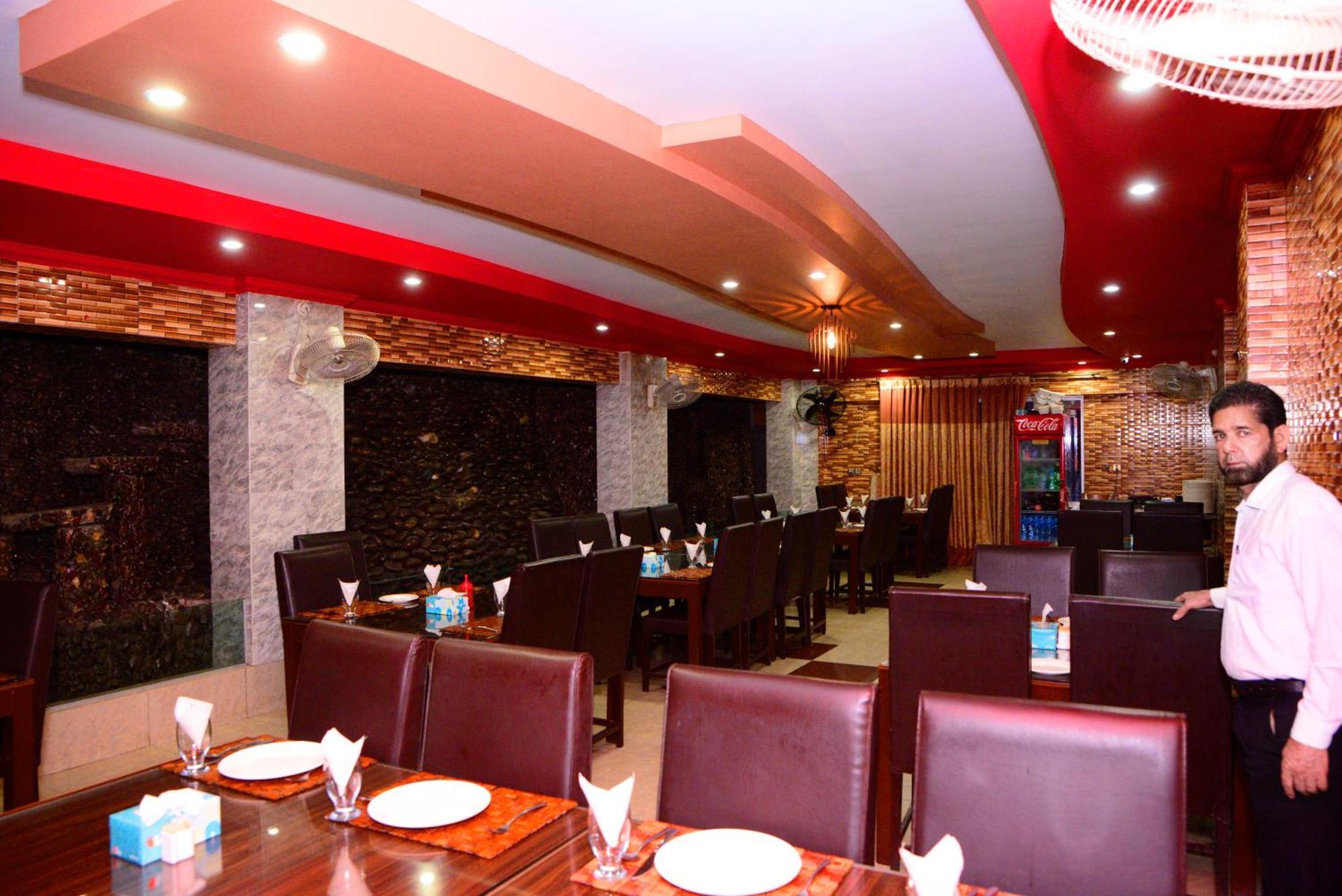 Mir Continental Hotel & Restaurant Музаффарабад Экстерьер фото