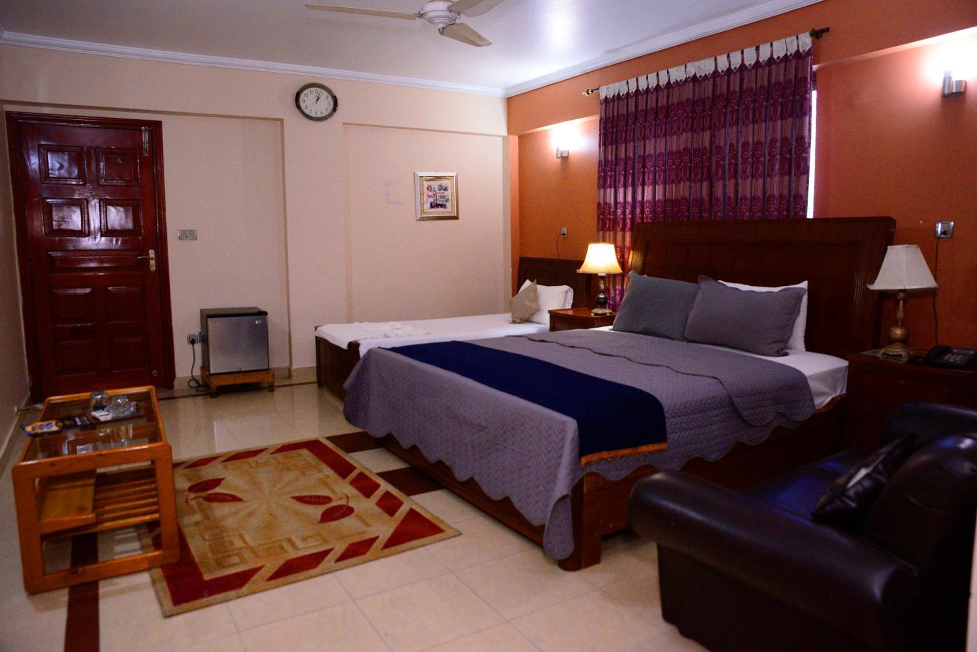 Mir Continental Hotel & Restaurant Музаффарабад Экстерьер фото