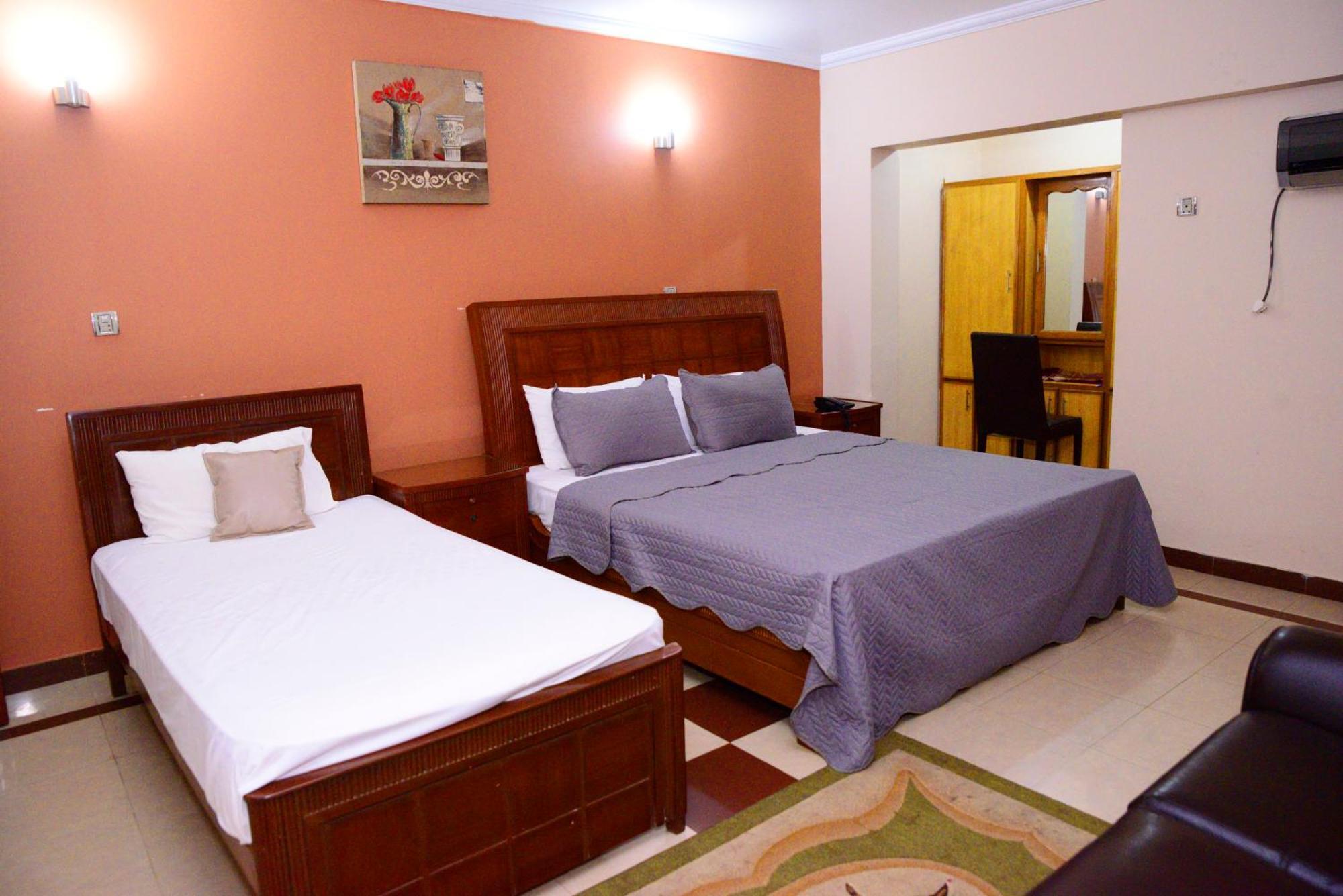 Mir Continental Hotel & Restaurant Музаффарабад Экстерьер фото