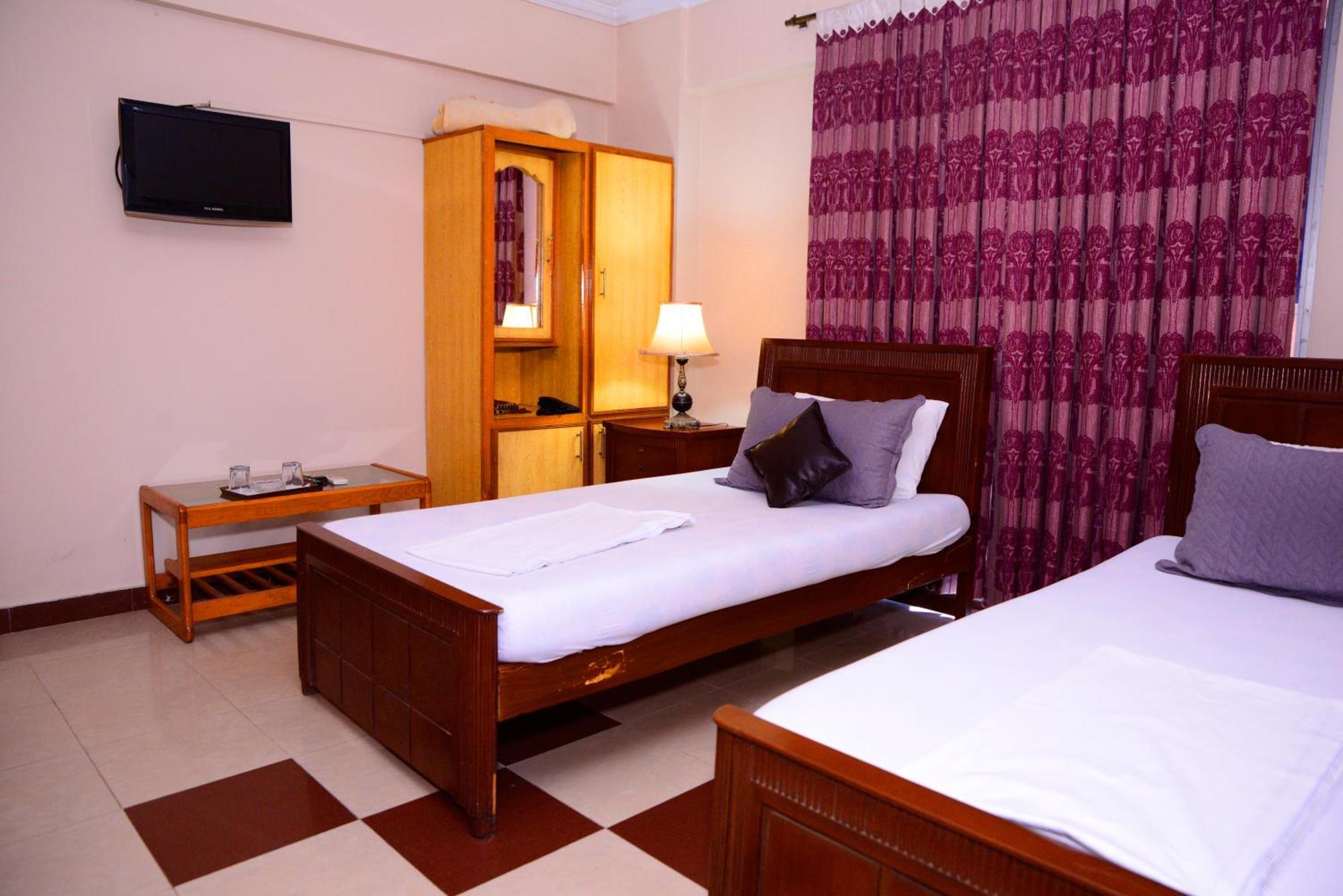 Mir Continental Hotel & Restaurant Музаффарабад Экстерьер фото