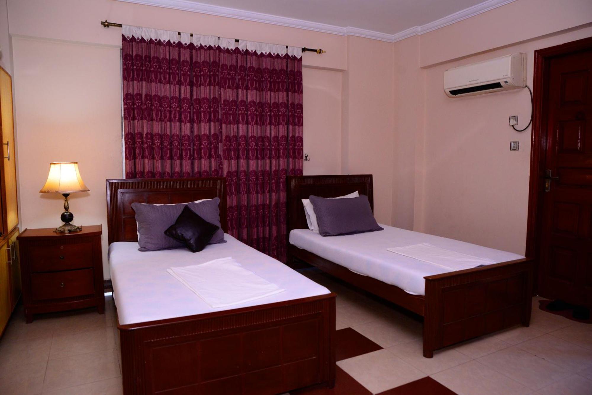 Mir Continental Hotel & Restaurant Музаффарабад Экстерьер фото