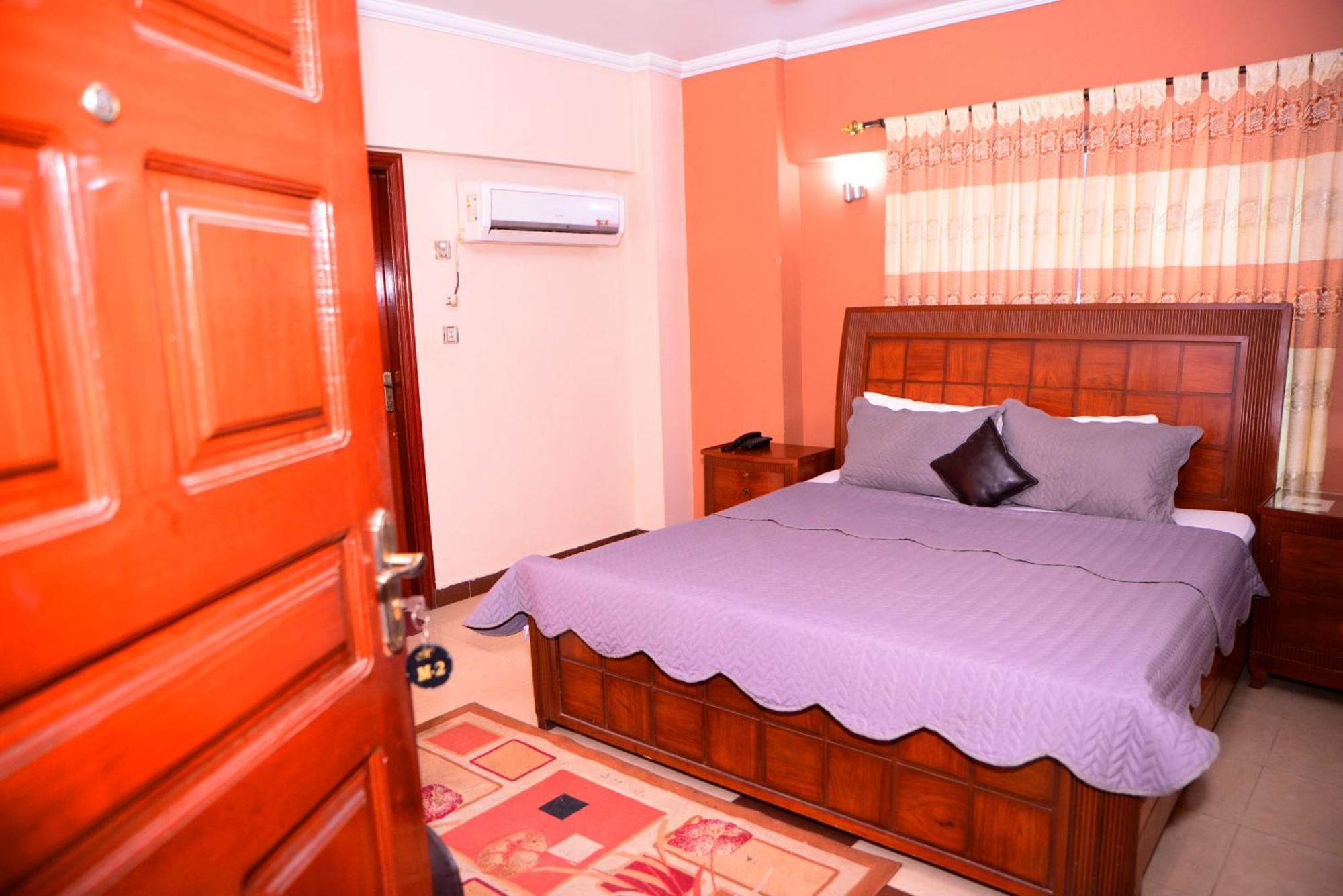 Mir Continental Hotel & Restaurant Музаффарабад Экстерьер фото