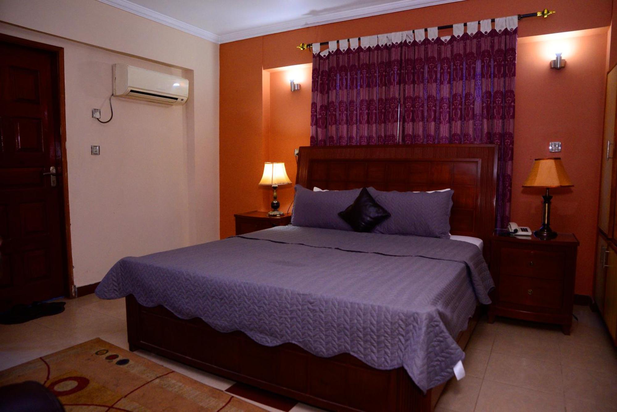Mir Continental Hotel & Restaurant Музаффарабад Экстерьер фото