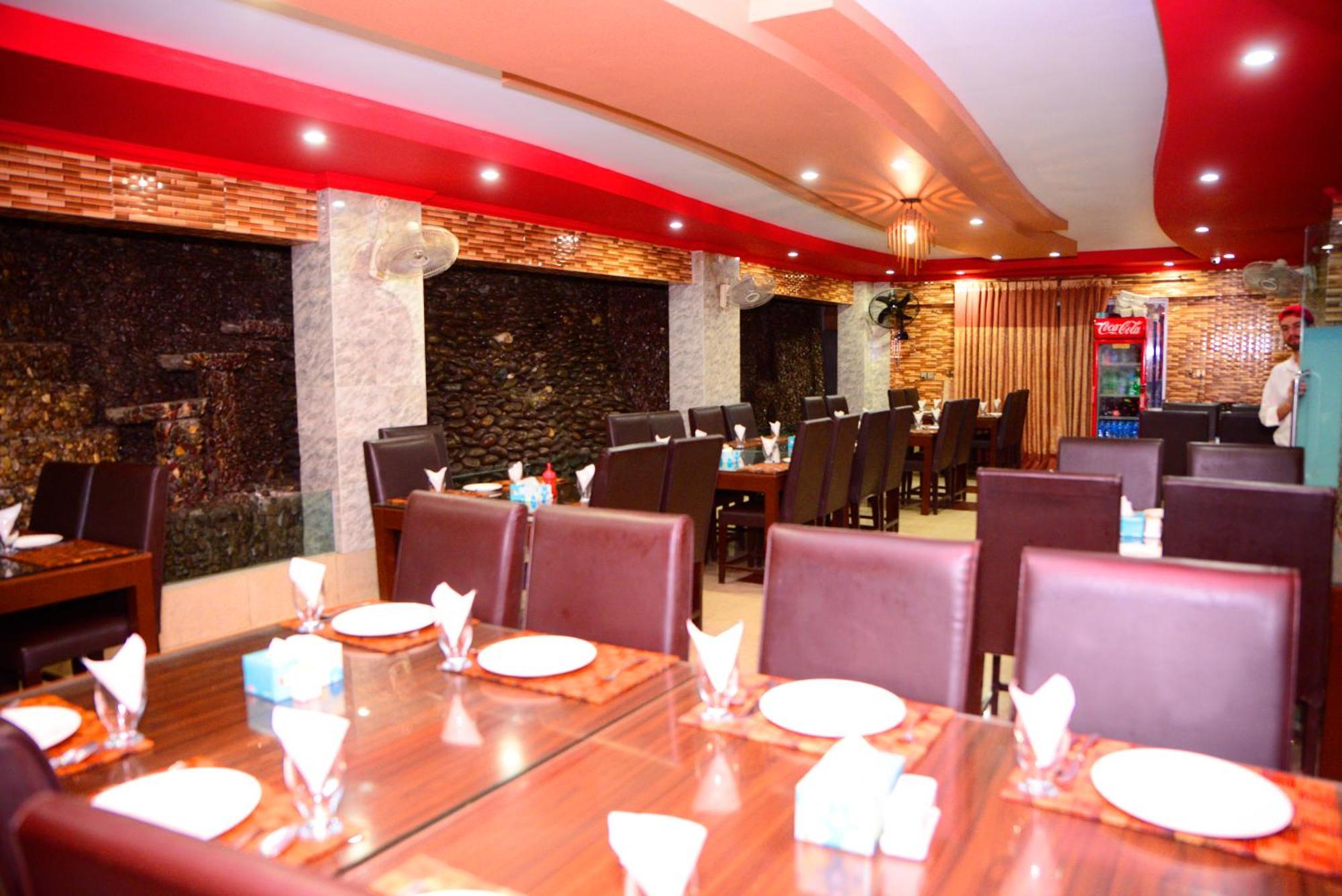 Mir Continental Hotel & Restaurant Музаффарабад Экстерьер фото