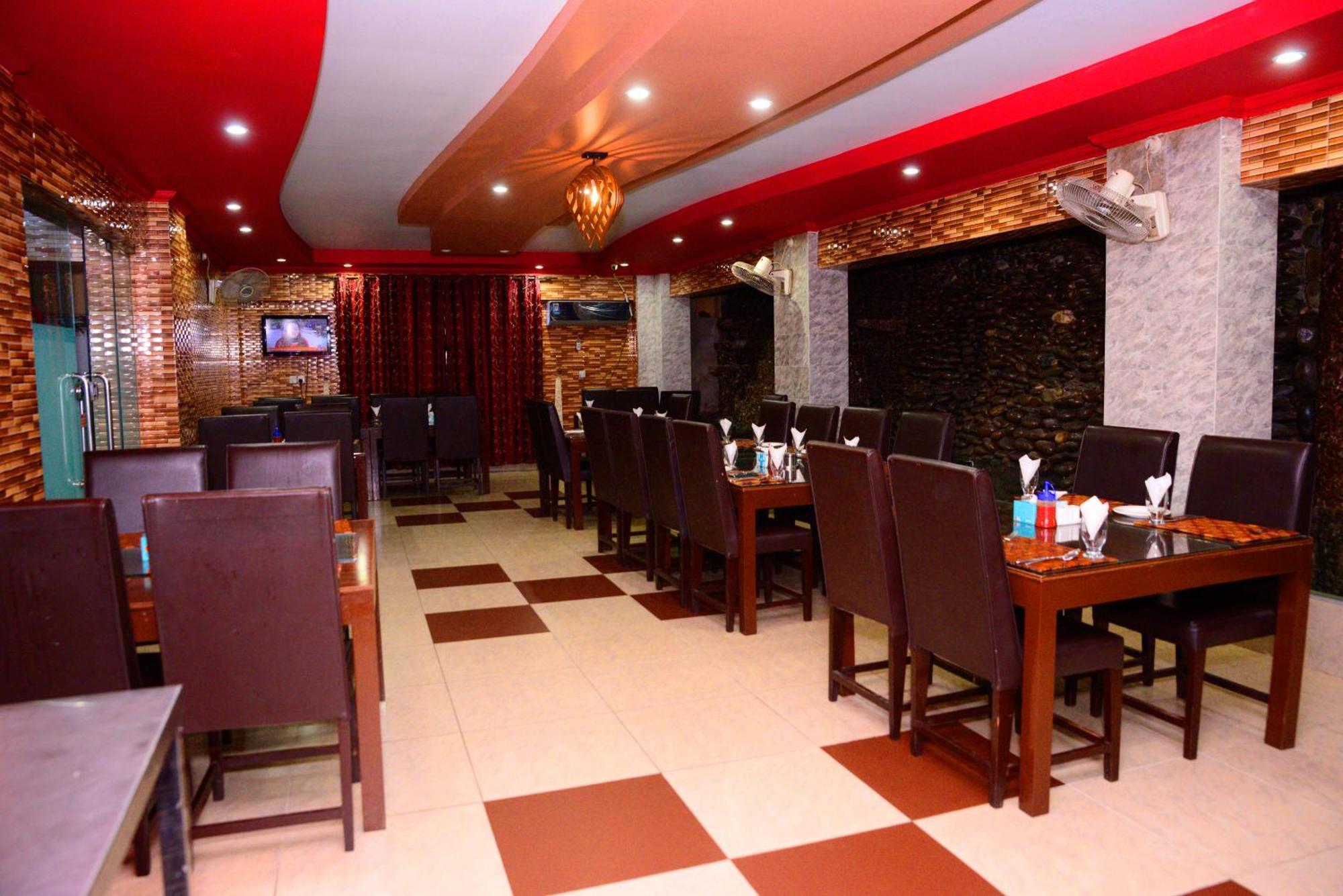 Mir Continental Hotel & Restaurant Музаффарабад Экстерьер фото